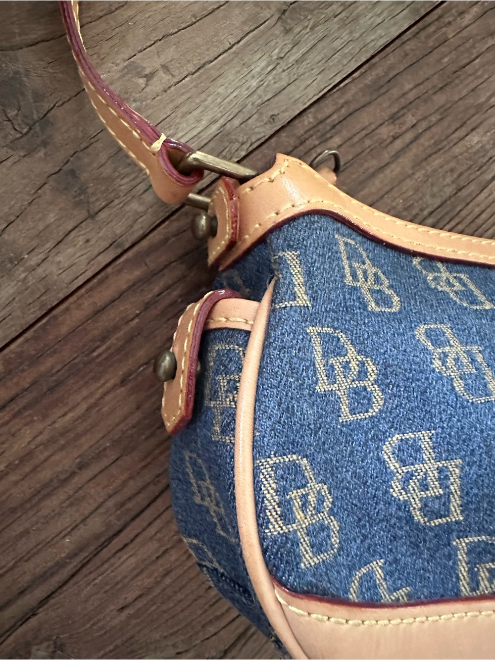 Vintage Y2K Dooney & Bourke Signature Denim Small Zip-Top Shoulder Bag - Picture 5 of 11